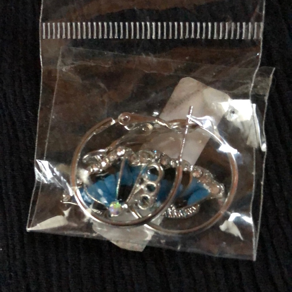 TINY BUTTERFLY EARRINGS